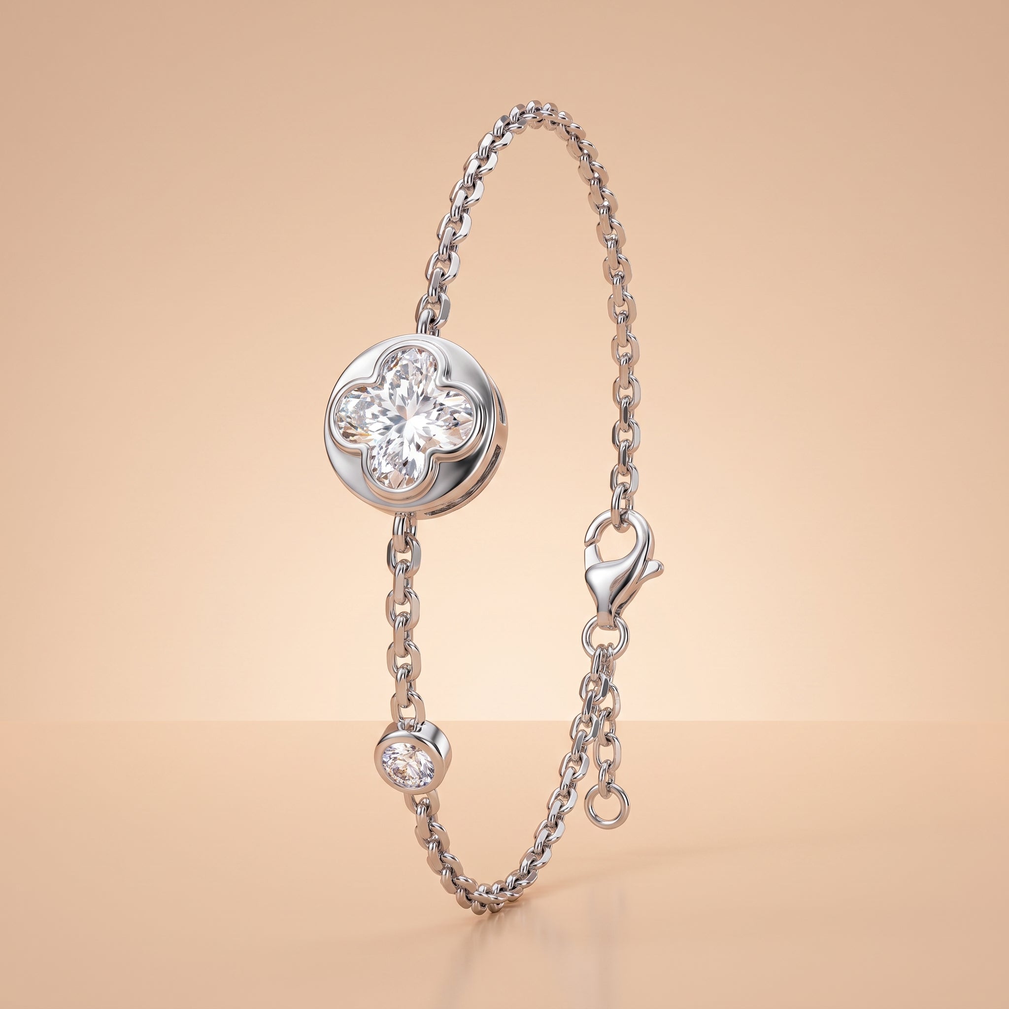 Montore 2 CT Four-Leaf Clover Cut Moissanite Bezel Bracelet