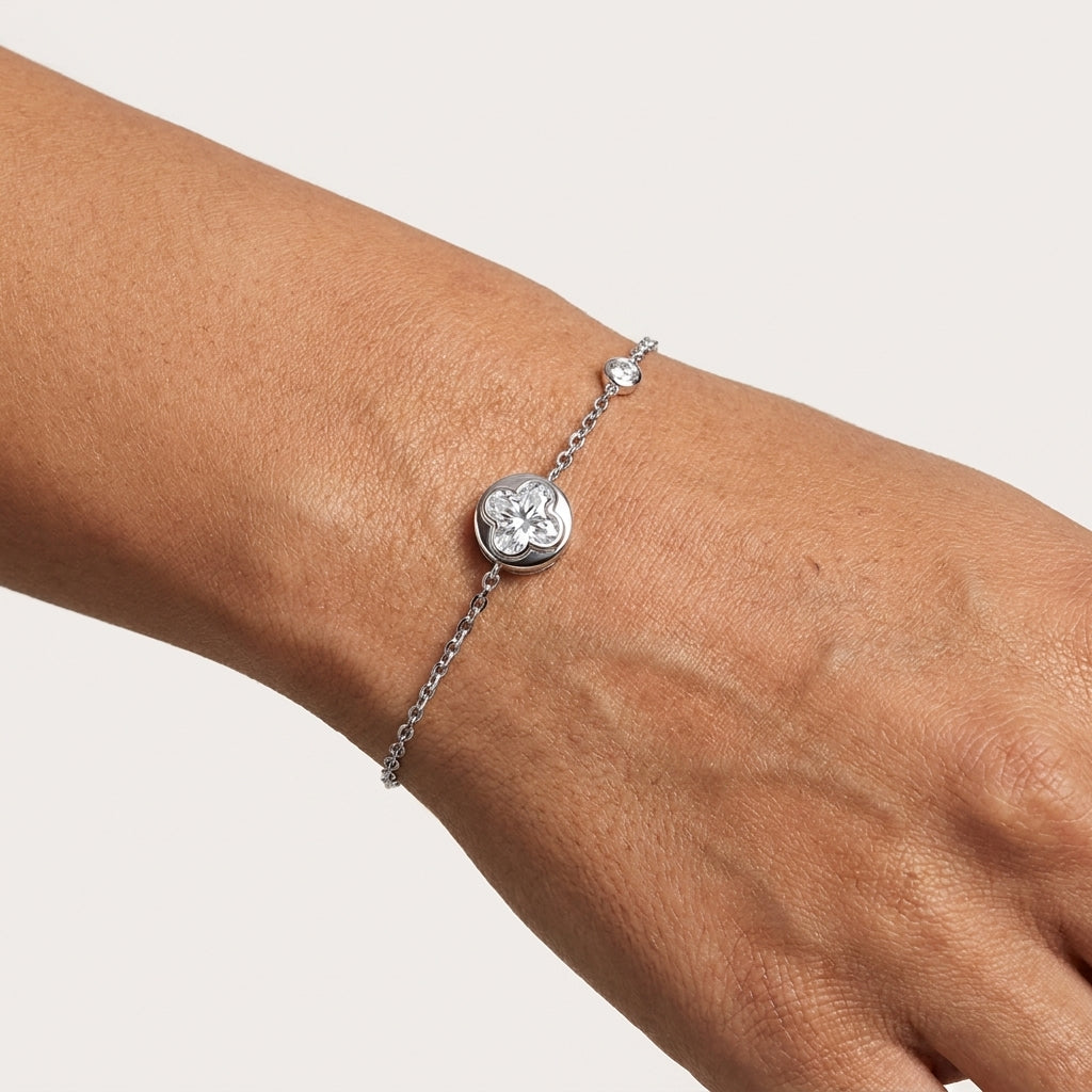 Montore 2 CT Four-Leaf Clover Cut Moissanite Bezel Bracelet