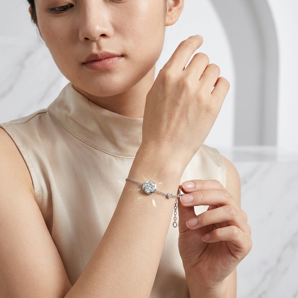 Montore 2 CT Four-Leaf Clover Cut Moissanite Bezel Bracelet